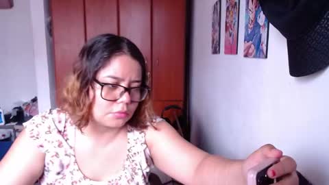 eimy_saenzz online show from 04-19-26, 06:10