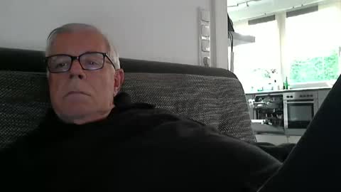 eisbaer1957 online show from 10-26-25, 02:23