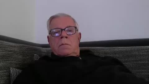 eisbaer1957 online show from 11-30-25, 08:07