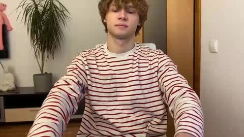 Snapshot of eitanhere chatting on 12-11-24, 02:33 Eitan online show from 12-11-24, 02:33