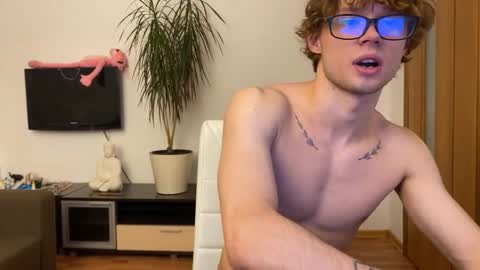 Snapshot of eitanhere chatting on 01-24-25, 03:24 Eitan online show from 01-24-25, 03:24