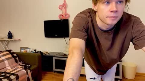 Snapshot of eitanhere chatting on 02-13-25, 02:20 Eitan online show from 02-13-25, 02:20