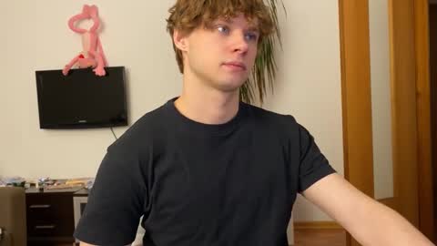 Snapshot of eitanhere chatting on 03-05-25, 02:45 Eitan online show from 03-05-25, 02:45