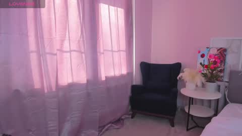 Snapshot of el1s_evans chatting on 03-09-25, 09:46 please read my bio there is information about private shows and about my personality online show from 03-09-25, 09:46