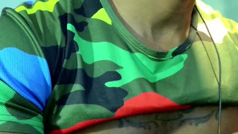 Snapshot of el_vecino_m chatting on 05-25-26, 06:30 el_vecino_m online show from 05-25-26, 06:30