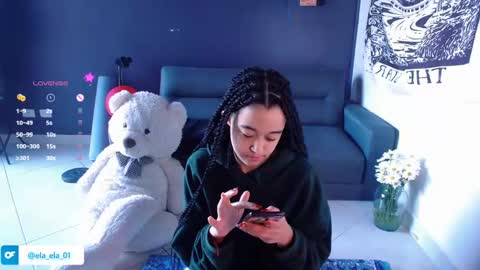 Ela  Help me reach 100 thumbs up online show from 01-10-25, 08:15