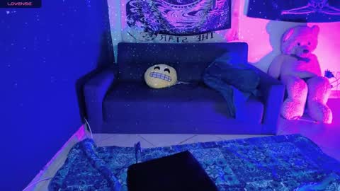 Ela  Help me reach 100 thumbs up online show from 01-16-25, 12:55