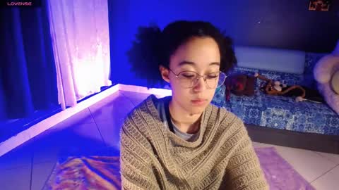 Ela  Help me reach 100 thumbs up online show from 03-02-25, 01:15