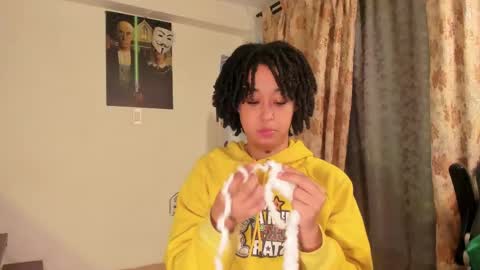 Ela  Help me reach 100 thumbs up online show from 03-05-25, 11:38