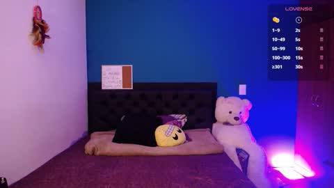 Ela  Help me reach 100 thumbs up online show from 09-30-25, 11:54