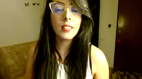 Snapshot of ela_3611 chatting on 06-09-26, 03:51 ela_3611 online show from 06-09-26, 03:51
