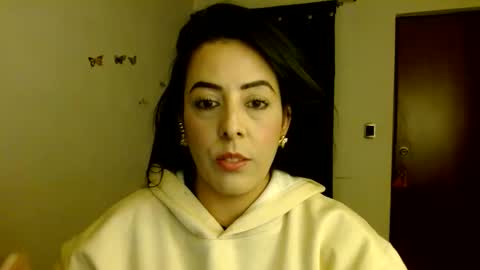 Snapshot of ela_3611 chatting on 06-10-26, 04:56 ela_3611 online show from 06-10-26, 04:56
