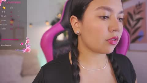 Snapshot of ela_hilton_ chatting on 09-17-25, 12:01 Ela online show from 09-17-25, 12:01