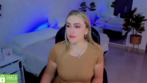 Snapshot of ela_ps chatting on 10-17-25, 12:08 LOREIN online show from 10-17-25, 12:08