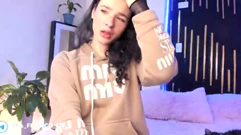 Snapshot of elaia_franc chatting on 06-28-26, 04:18 Elaia franco online show from 06-28-26, 04:18