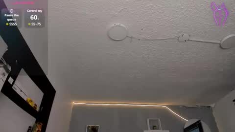 Snapshot of elaia_muller chatting on 03-03-25, 10:31 Elaia online show from 03-03-25, 10:31