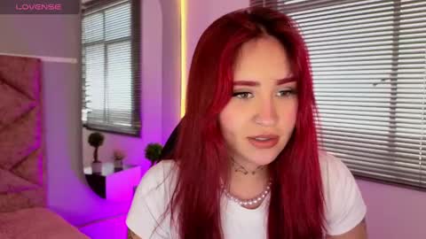 Snapshot of elaia_muller chatting on 03-10-25, 02:37 Elaia online show from 03-10-25, 02:37