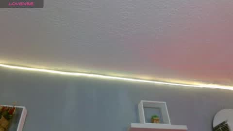 Snapshot of elaia_muller chatting on 03-12-25, 06:22 Elaia online show from 03-12-25, 06:22