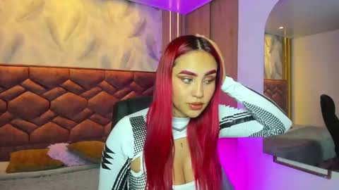 Snapshot of elaia_muller chatting on 10-14-25, 08:31 Elaia online show from 10-14-25, 08:31