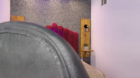 Snapshot of elaia_muller chatting on 11-26-25, 03:07 Elaia online show from 11-26-25, 03:07