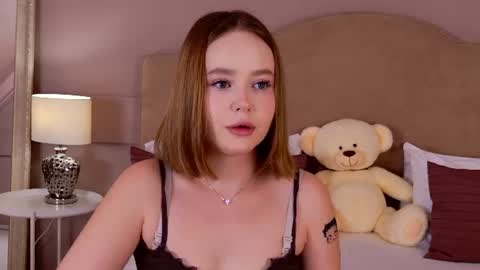 Snapshot of elaravance chatting on 06-24-26, 05:06 elaravance online show from 06-24-26, 05:06