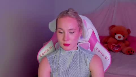 elaravoltage online show from 04-25-26, 05:54