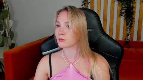 elaravoltage online show from 07-21-26, 05:10
