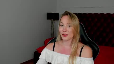 elaravoltage online show from 07-28-26, 11:17