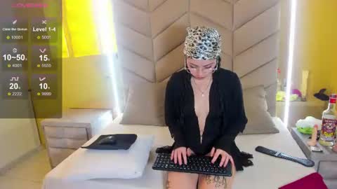 Snapshot of elavictoria chatting on 06-16-26, 02:09 Victoria online show from 06-16-26, 02:09
