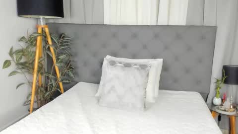 Snapshot of elawalker1 chatting on 11-17-25, 08:36 Ela online show from 11-17-25, 08:36