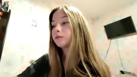 Snapshot of elaynecinco chatting on 02-21-26, 04:24 MIa online show from 02-21-26, 04:24