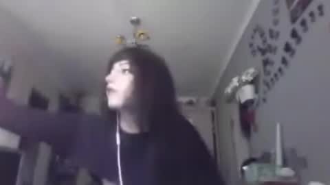 Lia online show from 05-24-26, 07:46