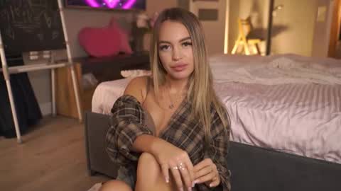 Eleanora online show from 03-06-26, 06:37