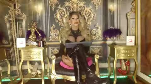 Snapshot of electracock chatting on 12-17-25, 09:10 electracock online show from 12-17-25, 09:10