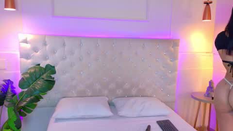 Snapshot of electrascot chatting on 10-22-25, 08:30 ELECTRA online show from 10-22-25, 08:30