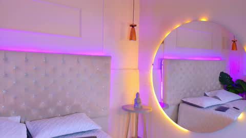 Snapshot of electrascot chatting on 10-31-25, 02:40 ELECTRA online show from 10-31-25, 02:40