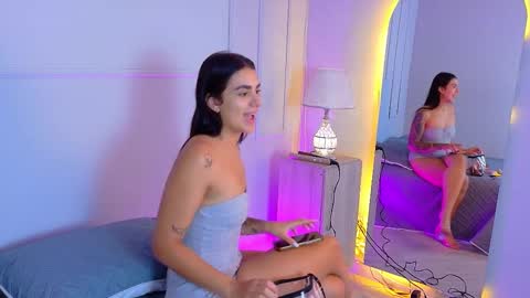 Snapshot of electrascot chatting on 11-16-25, 01:39 ELECTRA online show from 11-16-25, 01:39