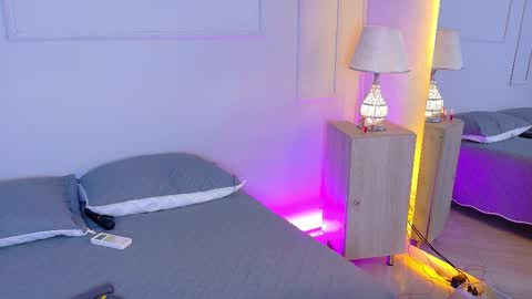 Snapshot of electrascot chatting on 11-22-25, 07:57 ELECTRA online show from 11-22-25, 07:57