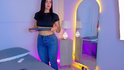 Snapshot of electrascot chatting on 11-28-25, 08:22 ELECTRA online show from 11-28-25, 08:22