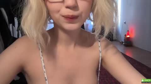 Snapshot of electric_woman chatting on 07-16-26, 02:23 Aleksa online show from 07-16-26, 02:23