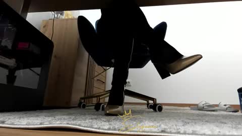 Snapshot of eleganzavogue chatting on 11-20-25, 10:04 eleganzavogue online show from 11-20-25, 10:04