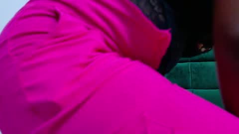 Snapshot of elektradoll1 chatting on 06-04-26, 12:33 elektradoll1 online show from 06-04-26, 12:33