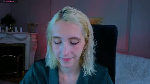 Snapshot of elen__moore chatting on 06-25-26, 05:23 Elen online show from 06-25-26, 05:23