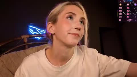Snapshot of elen__moore chatting on 07-24-26, 05:16 Elen online show from 07-24-26, 05:16
