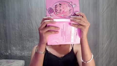 Snapshot of elenacum chatting on 10-13-25, 01:00 elenacum online show from 10-13-25, 01:00