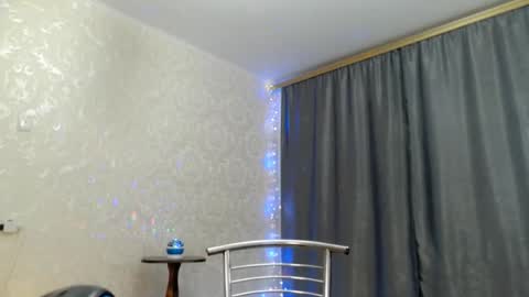 Snapshot of elenaza chatting on 12-22-25, 06:27 elenaza online show from 12-22-25, 06:27