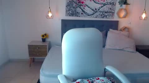 Snapshot of elenna__ chatting on 07-13-26, 01:14 Elenna online show from 07-13-26, 01:14