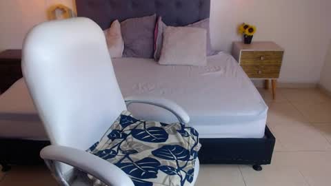Snapshot of elenna__ chatting on 07-21-26, 02:41 Elenna online show from 07-21-26, 02:41