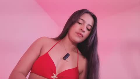 Snapshot of elenna_salvatoree chatting on 07-22-26, 01:25 Elena online show from 07-22-26, 01:25