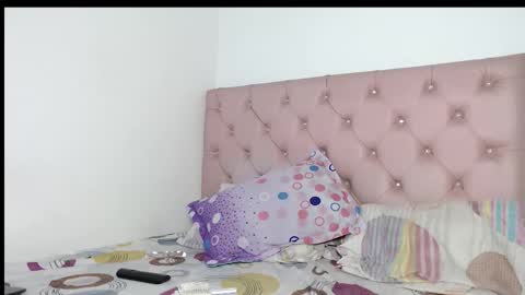 Snapshot of elettra_parisi19 chatting on 09-19-25, 09:15 elettra_parisi19 online show from 09-19-25, 09:15